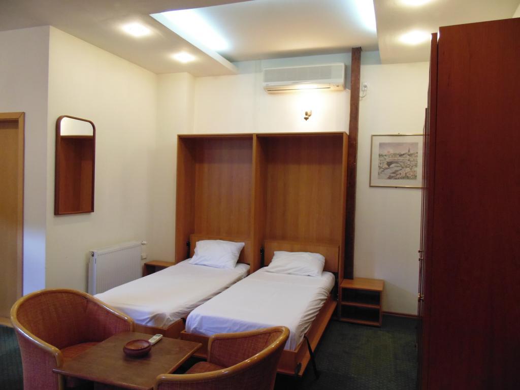 Bed & Breakfast Curtea Brasoveana 4*