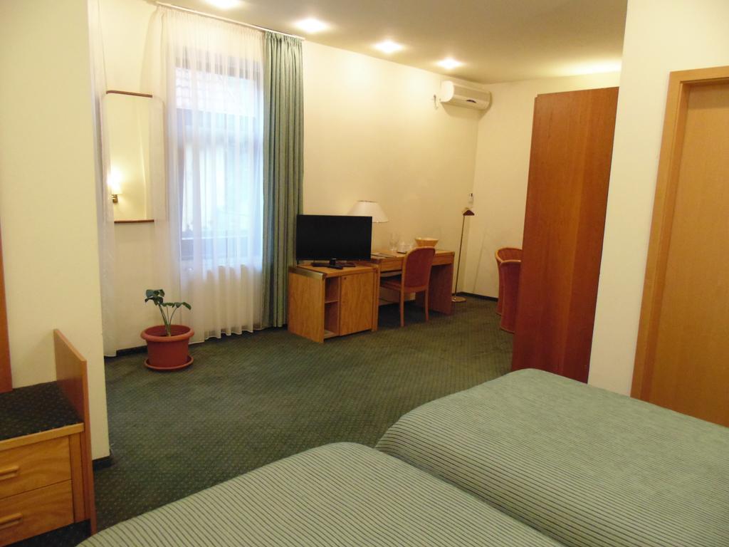 Bed & Breakfast Curtea Brasoveana 4*